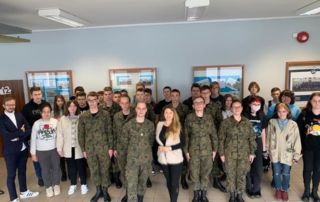 Zespół Szkół Technicznych gościł dzisiaj przedstawiciela Wojskowej Akademii Technicznej- Pana Podchorążego Sebastiana Mazurka