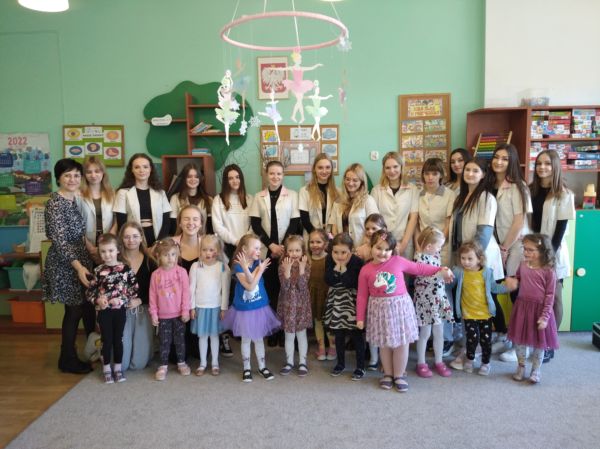 HIPOLIT świętuje "Dzień Kobiet" z przedszkolakami