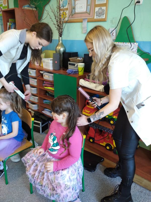 HIPOLIT świętuje "Dzień Kobiet" z przedszkolakami