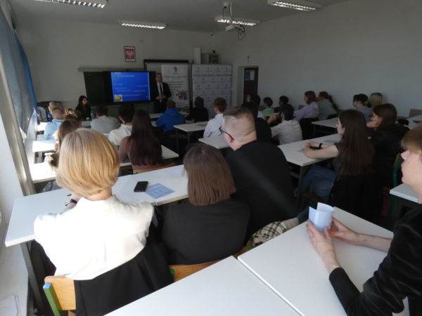 maturzyści wzięli udział w spotkaniu z Rektorem i przedstawicielami Wyższej Szkoły Handlu i Usług w Poznaniu