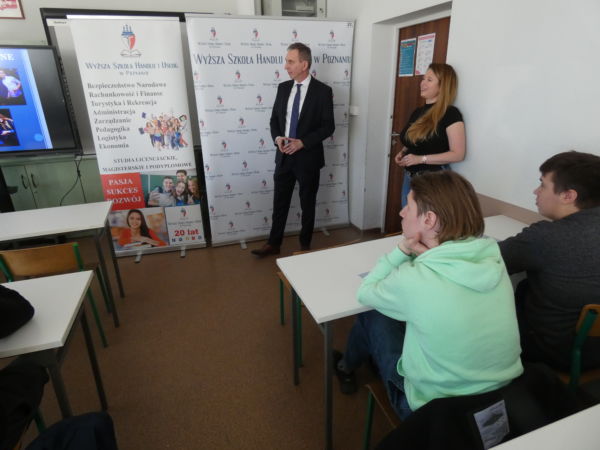 maturzyści wzięli udział w spotkaniu z Rektorem i przedstawicielami Wyższej Szkoły Handlu i Usług w Poznaniu