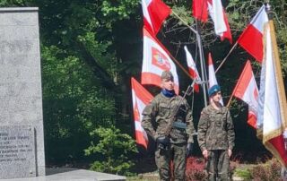 8 maja 1945 roku to data, która jednoznacznie kojarzy się z zakończeniem II Wojny Światowej. W kolejną rocznicę tego wydarzenia, Zespół Szkół Technicznych im. Hipolita Cegielskiego w Śremie wziął czynny udział w uroczystościach przy Pomniku Żołnierza Polskiego w Śremie.