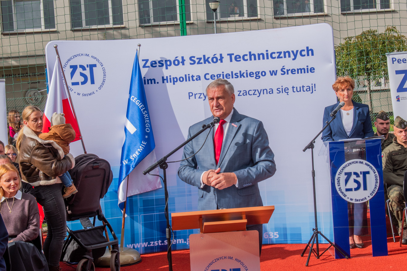 _DSC0104 uroczystość oficjalnego otwarcia oddziałów mundurowych połączona ze ślubowaniem klas pierwszych