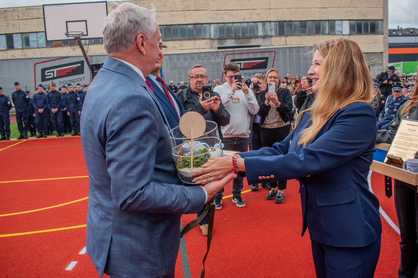 _DSC0133 uroczystość oficjalnego otwarcia oddziałów mundurowych połączona ze ślubowaniem klas pierwszych