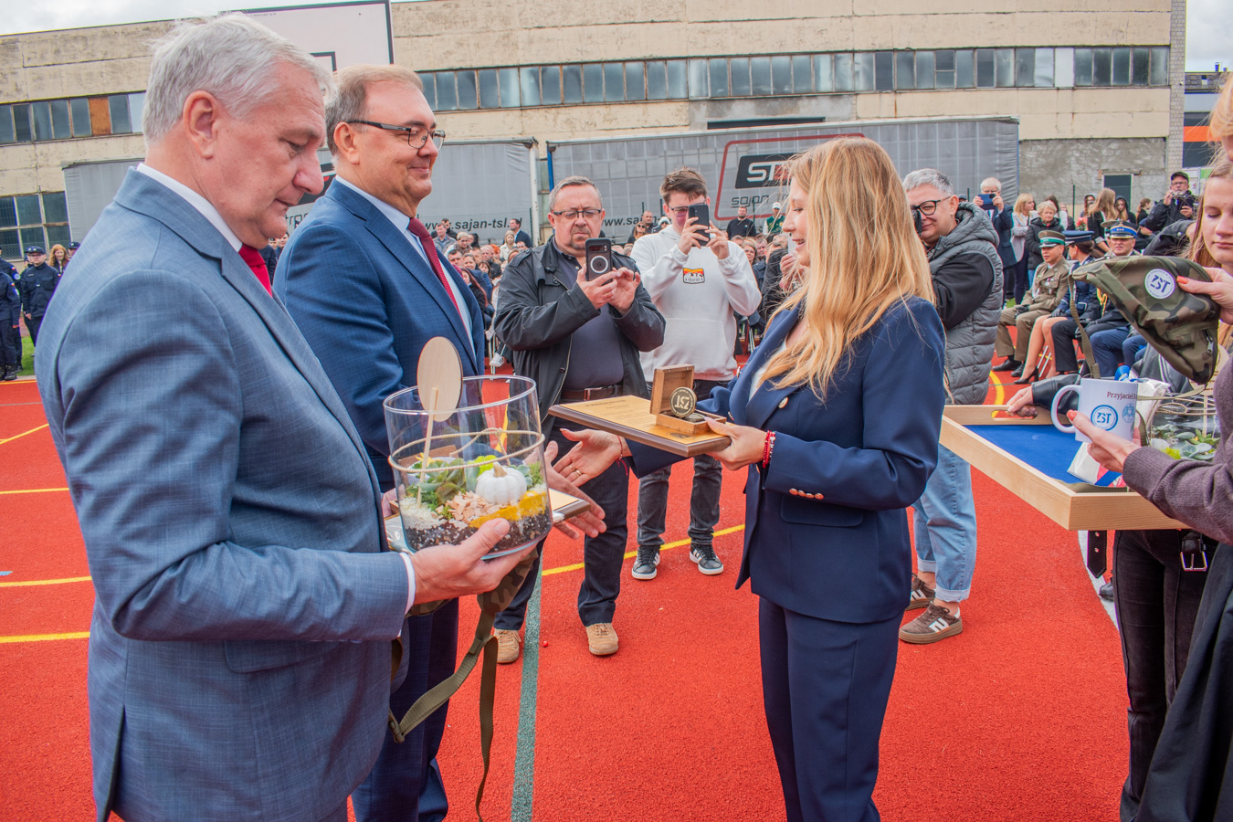 _DSC0134 uroczystość oficjalnego otwarcia oddziałów mundurowych połączona ze ślubowaniem klas pierwszych