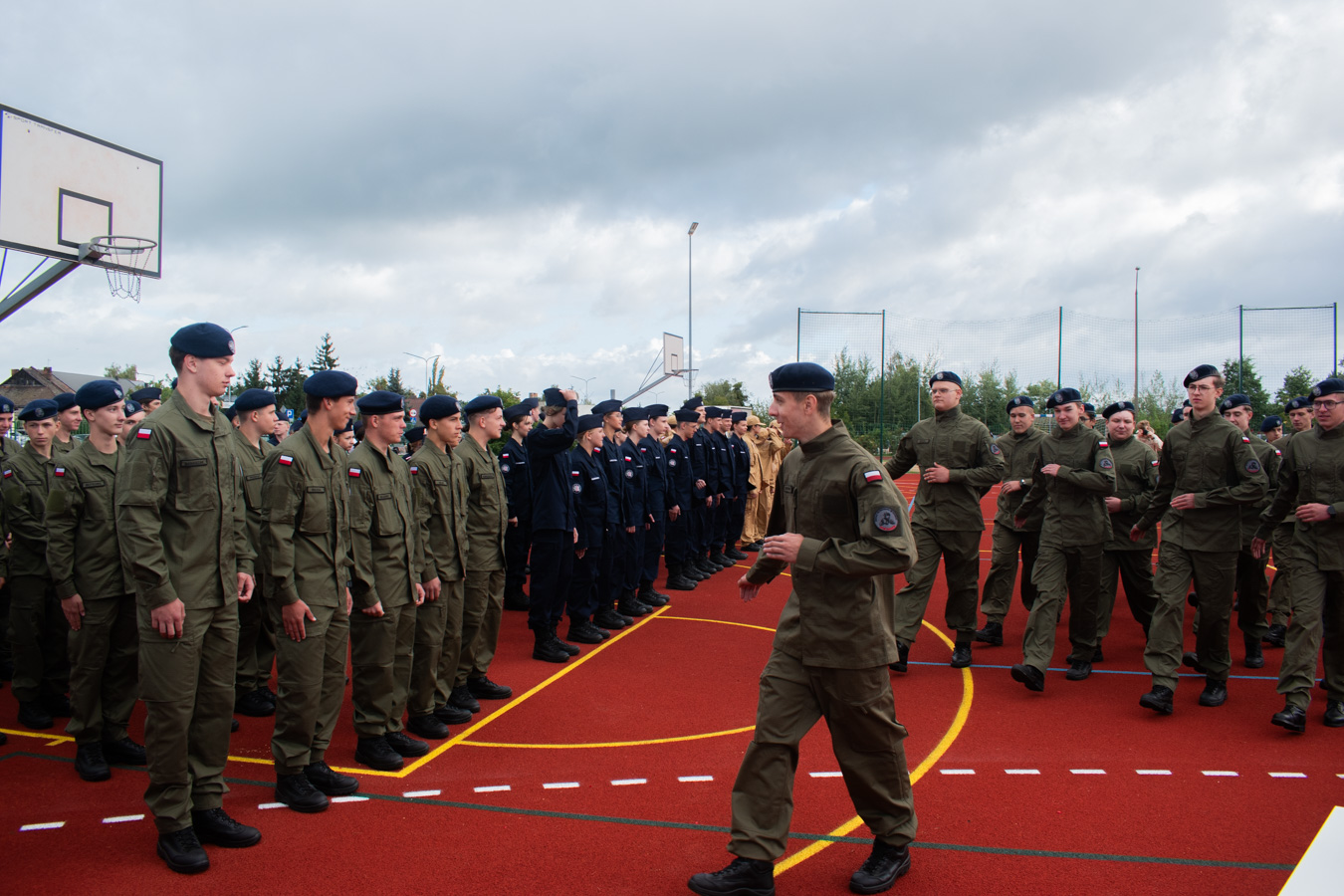 _DSC0251 uroczystość oficjalnego otwarcia oddziałów mundurowych połączona ze ślubowaniem klas pierwszych