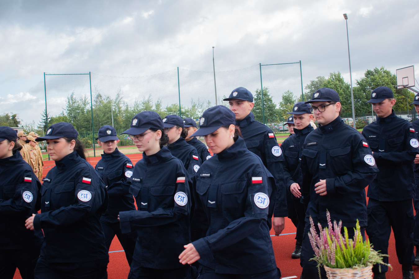 _DSC0259 uroczystość oficjalnego otwarcia oddziałów mundurowych połączona ze ślubowaniem klas pierwszych