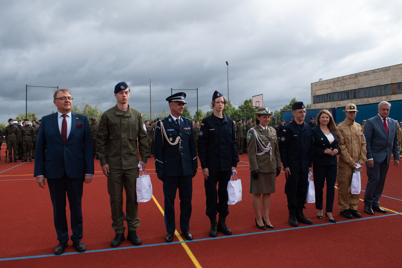_DSC0457 uroczystość oficjalnego otwarcia oddziałów mundurowych połączona ze ślubowaniem klas pierwszych