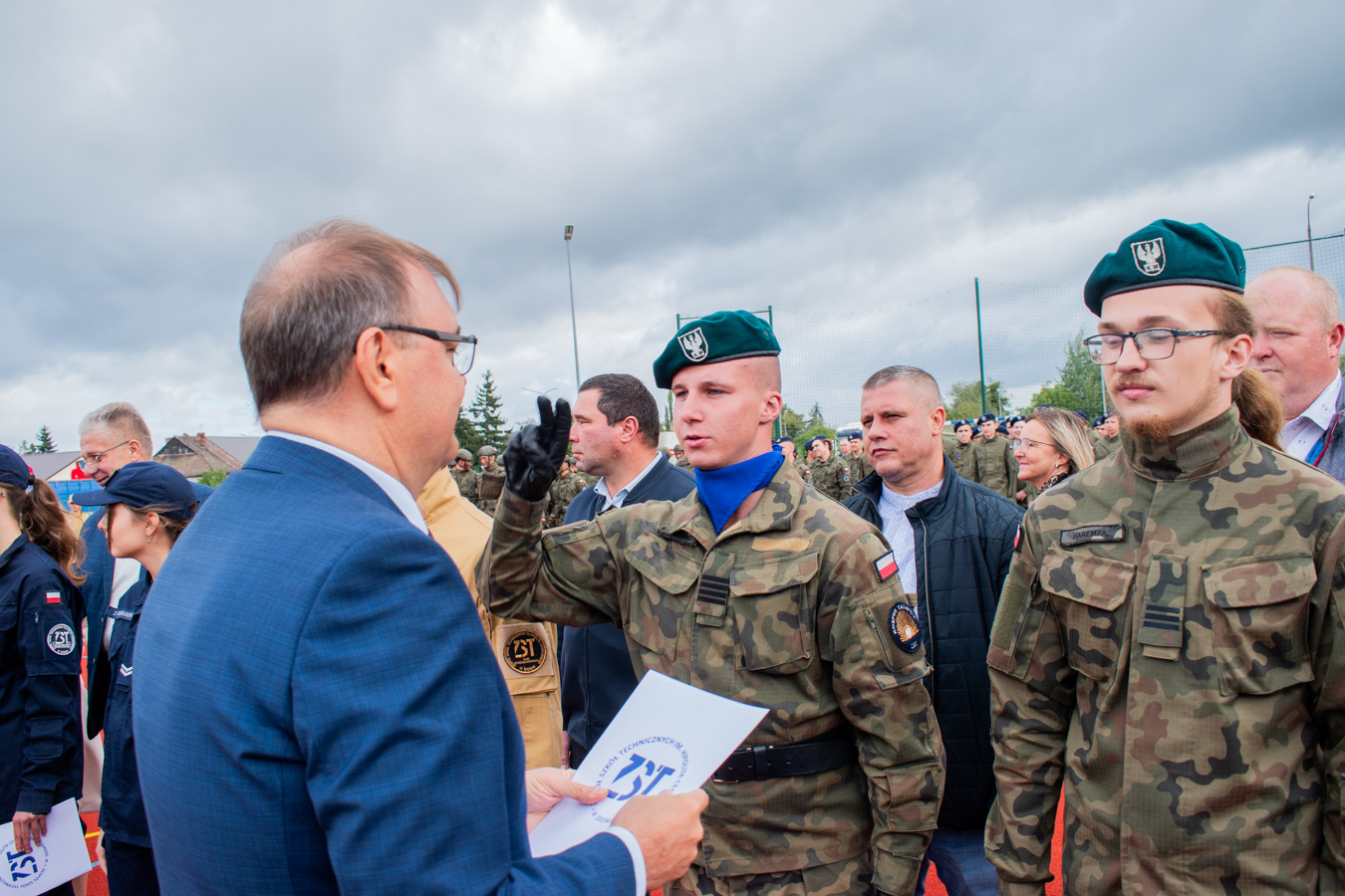 DSC_0126 uroczystość oficjalnego otwarcia oddziałów mundurowych połączona ze ślubowaniem klas pierwszych