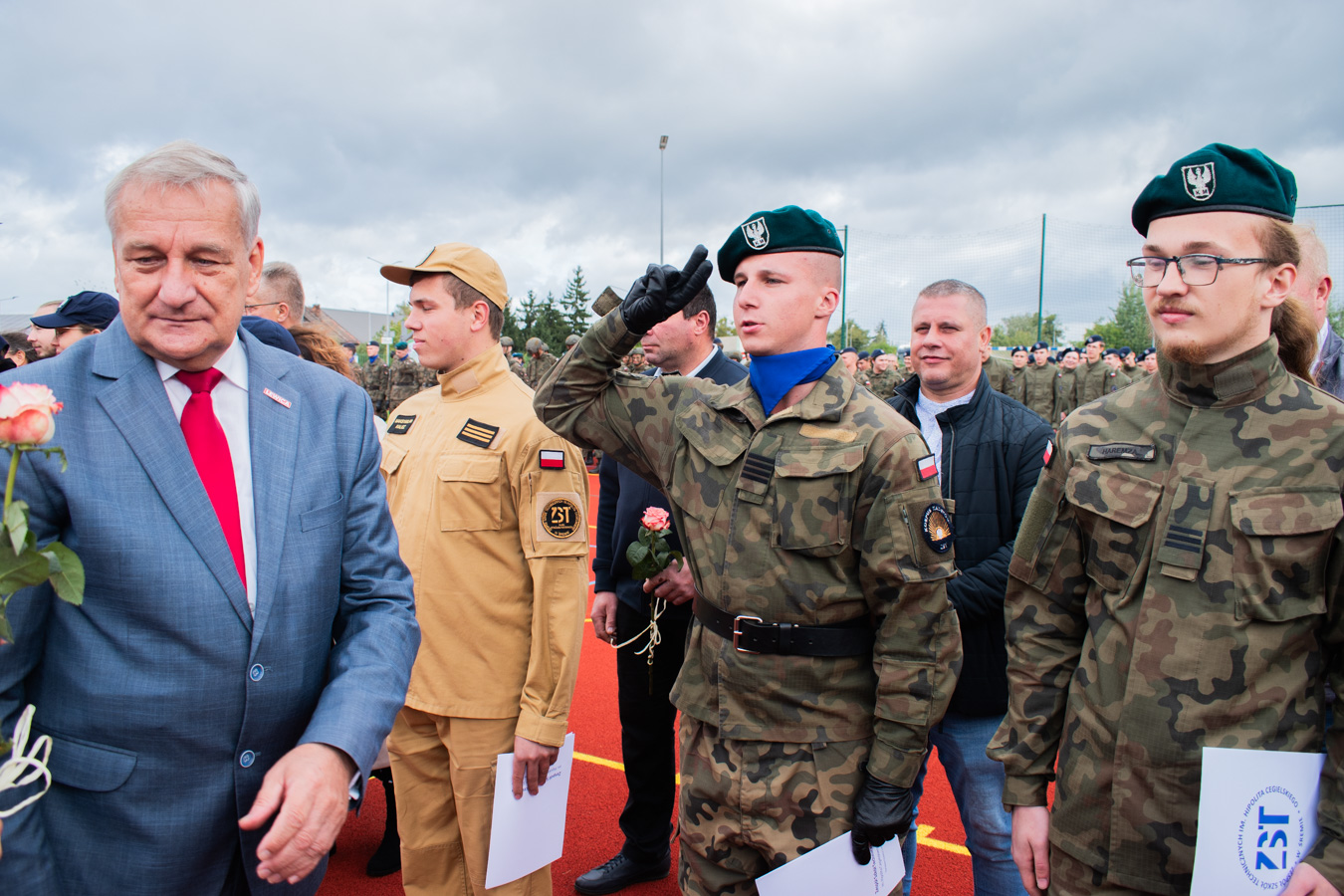 DSC_0136 uroczystość oficjalnego otwarcia oddziałów mundurowych połączona ze ślubowaniem klas pierwszych